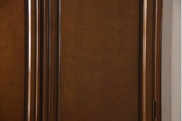 ワードローブを使いやすいサイズにリメイク!ご希望に合わせて横幅を小さくリサイズ。左側板も移設して小ぶりなワードローブに。