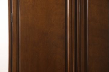 ワードローブを使いやすいサイズにリメイク!ご希望に合わせて横幅を小さくリサイズ。左側板も移設して小ぶりなワードローブに。