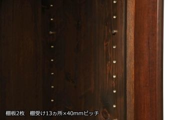 靴箱をキュリオケースにリメイク!引き戸にクリアガラスをはめ込み、側面の突板を張り替え。新たにヒノキ無垢材の可動式の棚を取り付け。本体の色に合わせた着色仕上げ。