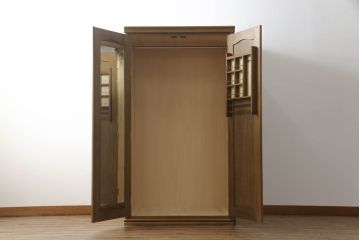 ワードローブを小さくリメイク!横幅を半分に、高さを内側の引き出し分低くリサイズ。ワントーン落ち着いた色に着色仕上げ。