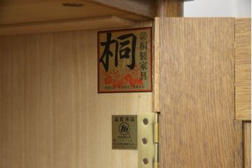 ワードローブを小さくリメイク!横幅を半分に、高さを内側の引き出し分低くリサイズ。ワントーン落ち着いた色に着色仕上げ。