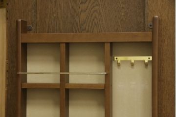 ワードローブを小さくリメイク!横幅を半分に、高さを内側の引き出し分低くリサイズ。ワントーン落ち着いた色に着色仕上げ。