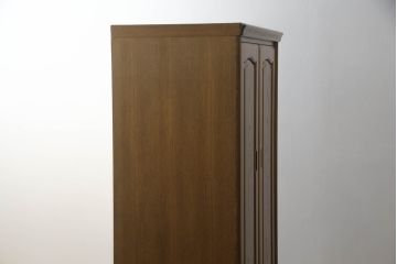 ワードローブを小さくリメイク!横幅を半分に、高さを内側の引き出し分低くリサイズ。ワントーン落ち着いた色に着色仕上げ。