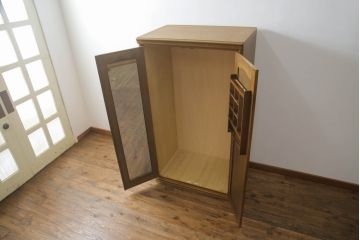 ワードローブを小さくリメイク!横幅を半分に、高さを内側の引き出し分低くリサイズ。ワントーン落ち着いた色に着色仕上げ。