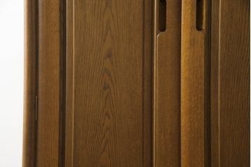 ワードローブを小さくリメイク!横幅を半分に、高さを内側の引き出し分低くリサイズ。ワントーン落ち着いた色に着色仕上げ。