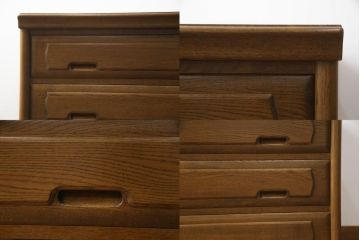 重ね箪笥を4つのチェストにリメイク!元の引き出しのセパレート部分を縦に分割。それぞれ天板、側面、台輪を付けて小さなチェストに。ワントーン落ち着いた色に着色仕上げ。