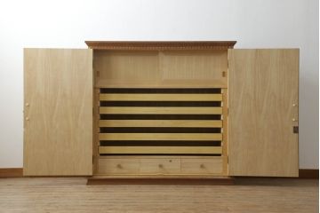 重ね箪笥の上段を低めの箪笥にリメイク!下段の台輪を移設し、ワントーン落ち着いた色に着色仕上げ。