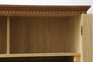 重ね箪笥の上段を低めの箪笥にリメイク!下段の台輪を移設し、ワントーン落ち着いた色に着色仕上げ。