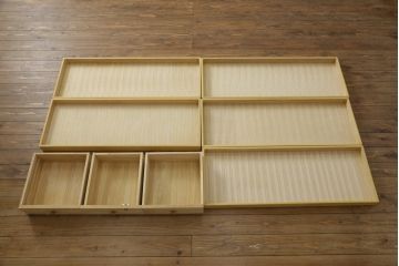 重ね箪笥の上段を低めの箪笥にリメイク!下段の台輪を移設し、ワントーン落ち着いた色に着色仕上げ。