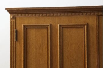 重ね箪笥の上段を低めの箪笥にリメイク!下段の台輪を移設し、ワントーン落ち着いた色に着色仕上げ。