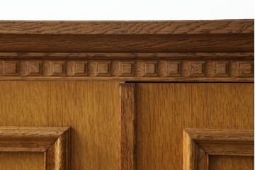 重ね箪笥の上段を低めの箪笥にリメイク!下段の台輪を移設し、ワントーン落ち着いた色に着色仕上げ。