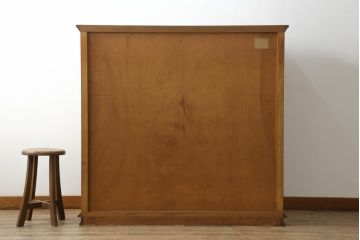 重ね箪笥の上段を低めの箪笥にリメイク!下段の台輪を移設し、ワントーン落ち着いた色に着色仕上げ。