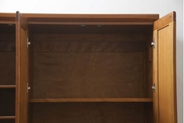洋服箪笥を戸棚にリメイク!高さをカットし天板を強化。内部の鏡やネクタイ掛け等を取り外し、棚を追加。