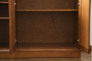 洋服箪笥を戸棚にリメイク!高さをカットし天板を強化。内部の鏡やネクタイ掛け等を取り外し、棚を追加。