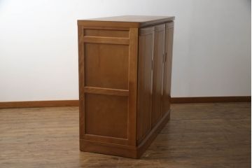 洋服箪笥を戸棚にリメイク!高さをカットし天板を強化。内部の鏡やネクタイ掛け等を取り外し、棚を追加。
