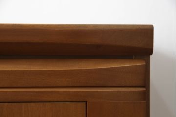 洋服箪笥を戸棚にリメイク!高さをカットし天板を強化。内部の鏡やネクタイ掛け等を取り外し、棚を追加。
