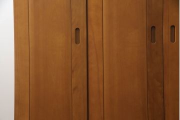 洋服箪笥を戸棚にリメイク!高さをカットし天板を強化。内部の鏡やネクタイ掛け等を取り外し、棚を追加。