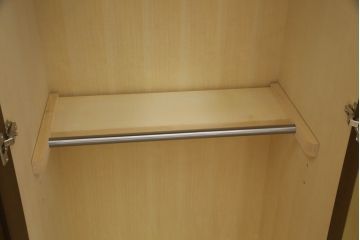 ワードローブを綺麗に再生!高品質リペアを施し、防カビ材を塗布して仕上げ。
