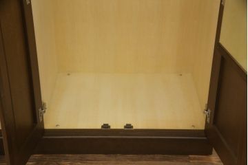 ワードローブを綺麗に再生!高品質リペアを施し、防カビ材を塗布して仕上げ。