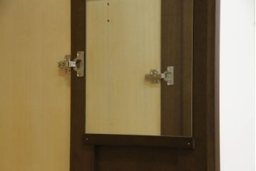 ワードローブを綺麗に再生!高品質リペアを施し、防カビ材を塗布して仕上げ。