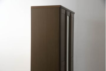 ワードローブを綺麗に再生!高品質リペアを施し、防カビ材を塗布して仕上げ。