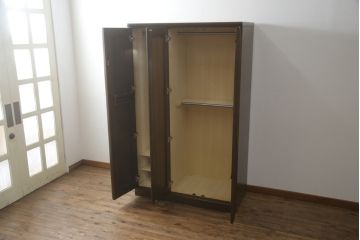 ワードローブを綺麗に再生!高品質リペアを施し、防カビ材を塗布して仕上げ。