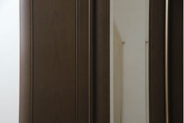 ワードローブを綺麗に再生!高品質リペアを施し、防カビ材を塗布して仕上げ。