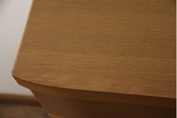 洋タンスをコンパクトにリメイク!最下段の引き出しをカットし、高さと奥行詰め。脚を新たに取り付け、元のお色をベースに着色して仕上げ。