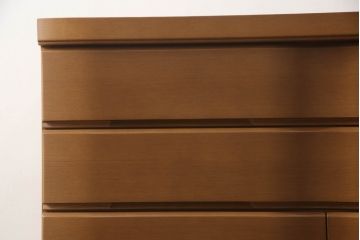 洋タンスをコンパクトにリメイク!最下段の引き出しをカットし、高さと奥行詰め。脚を新たに取り付け、元のお色をベースに着色して仕上げ。
