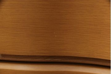洋タンスをコンパクトにリメイク!最下段の引き出しをカットし、高さと奥行詰め。脚を新たに取り付け、元のお色をベースに着色して仕上げ。
