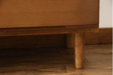 洋タンスをコンパクトにリメイク!最下段の引き出しをカットし、高さと奥行詰め。脚を新たに取り付け、元のお色をベースに着色して仕上げ。