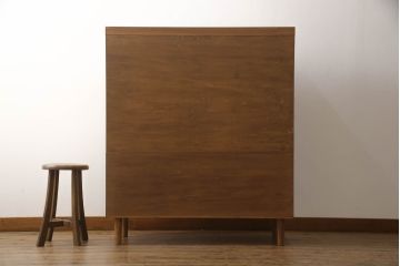洋タンスをコンパクトにリメイク!最下段の引き出しをカットし、高さと奥行詰め。脚を新たに取り付け、元のお色をベースに着色して仕上げ。
