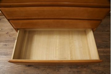 婚礼タンスをチェストにリメイク!新たに取り付けた天板は着色して仕上げ。本体は元の色味をベースに、キズ消しや補色をメインに行い仕上げ。