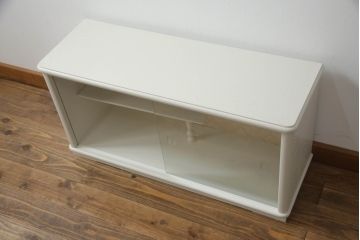戸棚をペイントリメイク!ご希望サイズに幅を詰め、全体をアンティークホワイトでペイント。
