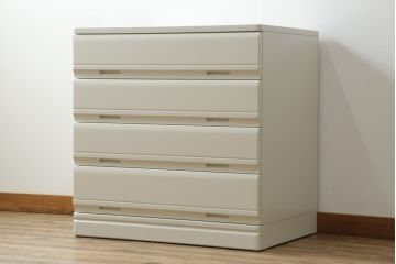 ブレザータンスの下段をチェストにリメイク!新たに天板と、引き出しにはスライドレールを取り付け。全体をアンティークホワイトにペイント。
