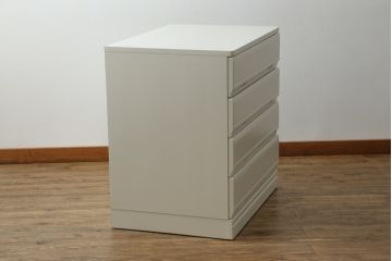 ブレザータンスの下段をチェストにリメイク!新たに天板と、引き出しにはスライドレールを取り付け。全体をアンティークホワイトにペイント。