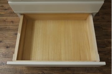 ブレザータンスの下段をチェストにリメイク!新たに天板と、引き出しにはスライドレールを取り付け。全体をアンティークホワイトにペイント。