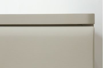 ブレザータンスの下段をチェストにリメイク!新たに天板と、引き出しにはスライドレールを取り付け。全体をアンティークホワイトにペイント。