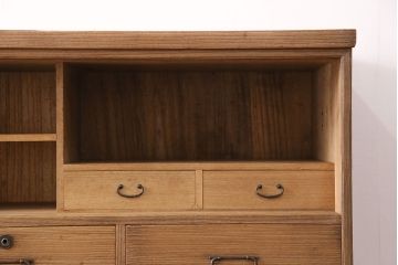 3段重ね桐箪笥を綺麗に再生!高品質リペアをし、指定箇所の金具を交換。蜜蝋ワックスで仕上げ。