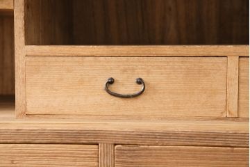 3段重ね桐箪笥を綺麗に再生!高品質リペアをし、指定箇所の金具を交換。蜜蝋ワックスで仕上げ。