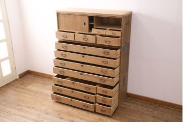 3段重ね桐箪笥を綺麗に再生!高品質リペアをし、指定箇所の金具を交換。蜜蝋ワックスで仕上げ。