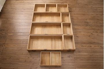 3段重ね桐箪笥を綺麗に再生!高品質リペアをし、指定箇所の金具を交換。蜜蝋ワックスで仕上げ。