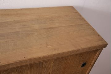 3段重ね桐箪笥を綺麗に再生!高品質リペアをし、指定箇所の金具を交換。蜜蝋ワックスで仕上げ。