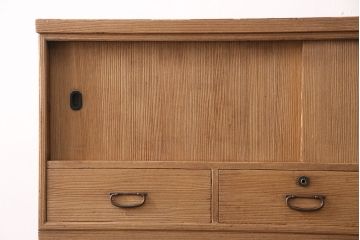 3段重ね桐箪笥を綺麗に再生!高品質リペアをし、指定箇所の金具を交換。蜜蝋ワックスで仕上げ。