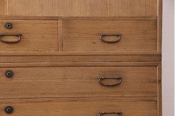 3段重ね桐箪笥を綺麗に再生!高品質リペアをし、指定箇所の金具を交換。蜜蝋ワックスで仕上げ。