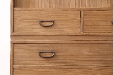 3段重ね桐箪笥を綺麗に再生!高品質リペアをし、指定箇所の金具を交換。蜜蝋ワックスで仕上げ。