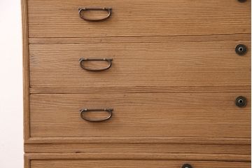 3段重ね桐箪笥を綺麗に再生!高品質リペアをし、指定箇所の金具を交換。蜜蝋ワックスで仕上げ。