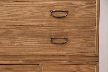 3段重ね桐箪笥を綺麗に再生!高品質リペアをし、指定箇所の金具を交換。蜜蝋ワックスで仕上げ。