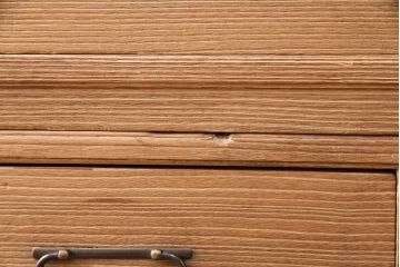 3段重ね桐箪笥を綺麗に再生!高品質リペアをし、指定箇所の金具を交換。蜜蝋ワックスで仕上げ。