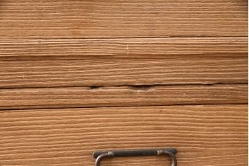 3段重ね桐箪笥を綺麗に再生!高品質リペアをし、指定箇所の金具を交換。蜜蝋ワックスで仕上げ。